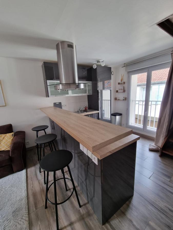 Duplex 40M2 Cocooning Coeur De Ville Avec Parking Neauphle-le-Chateau Luaran gambar